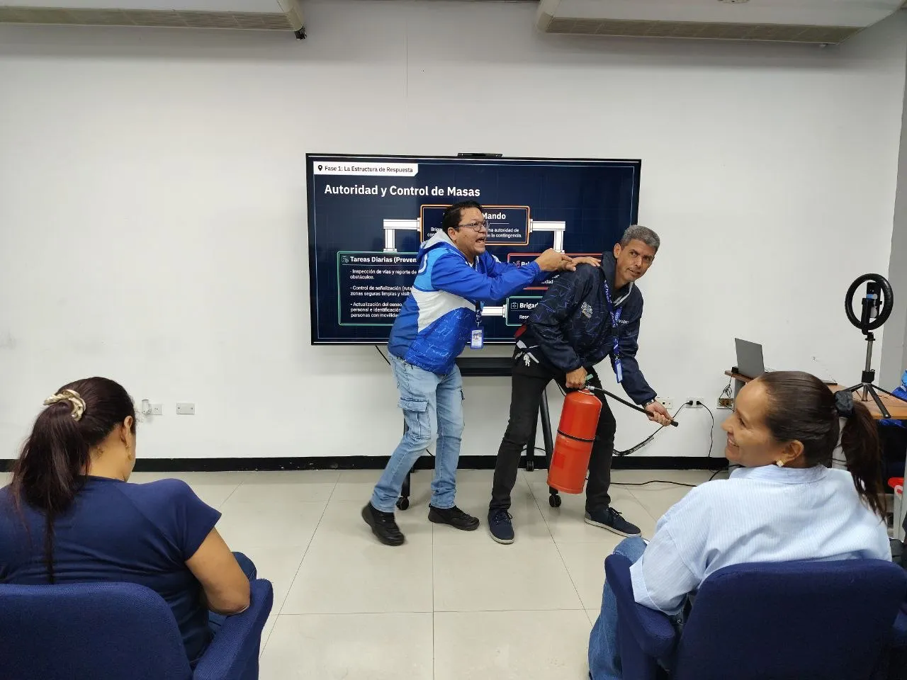 Evidencia fotográfica 2 de la noticia en los laboratorios de FUVIDIT Caracas, Venezuela