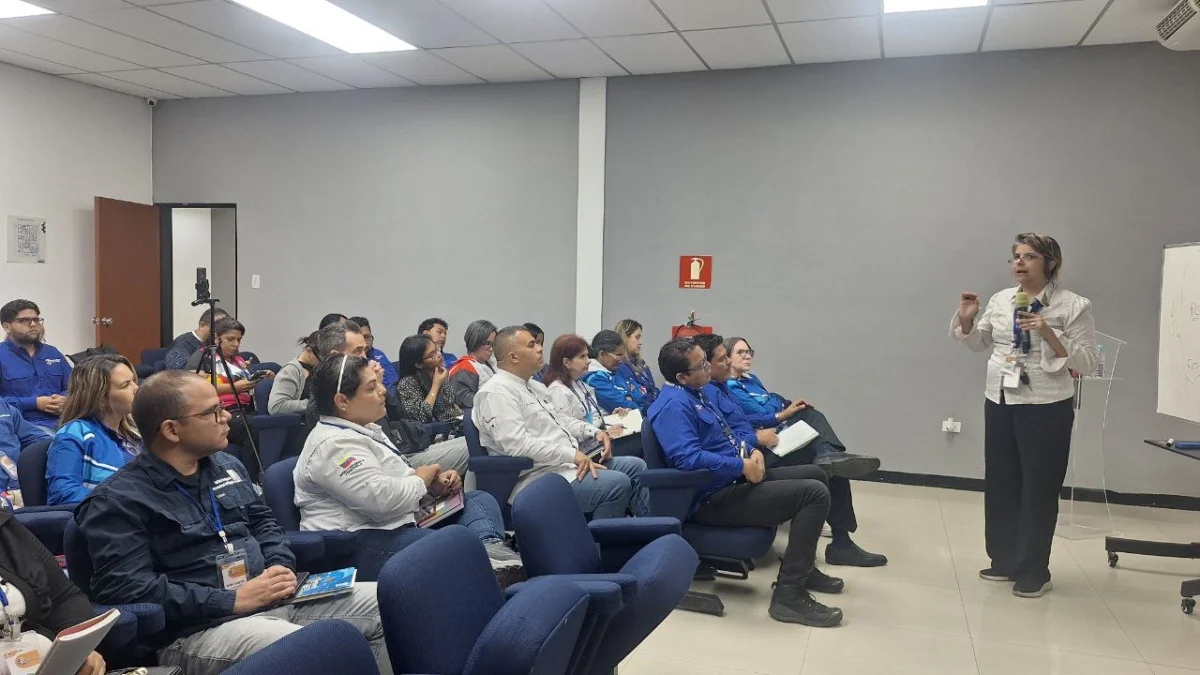 Fotografía de portada: Metodología para el avance: FUVIDIT capacita a su equipo en gestión estratégica de proyectos