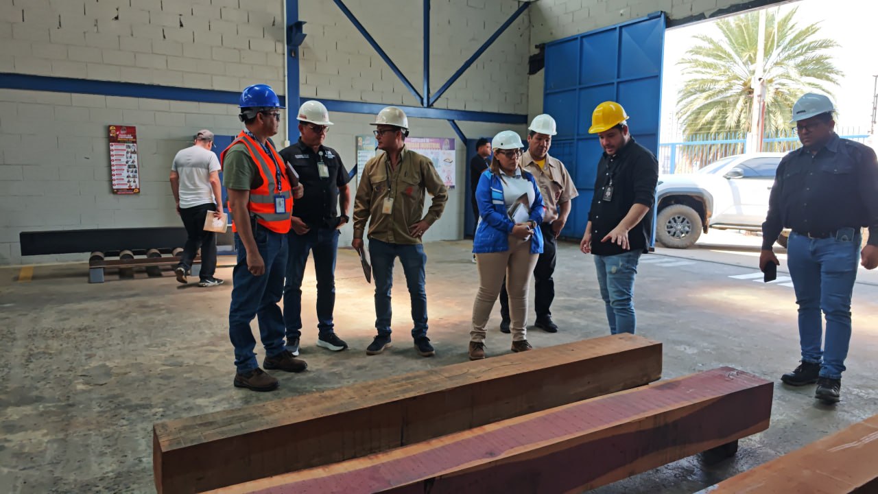 Fotografía de portada: FUVIDIT y la empresa SS33 C.A. avanzan en la fabricación de durmientes de madera para el sistema ferroviario del país
